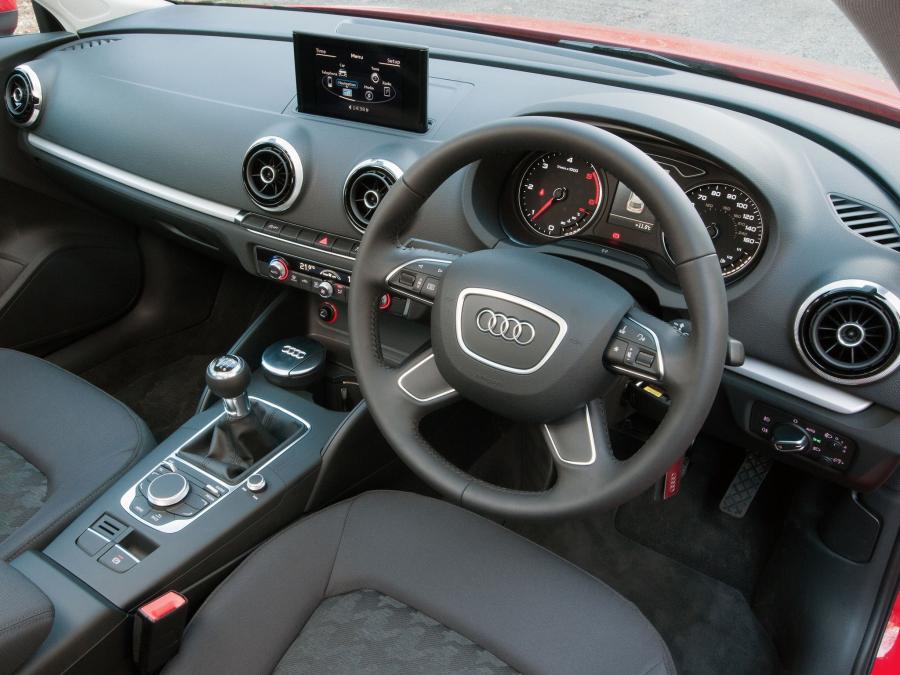 Торпедо Audi A3 Sportback 2.0 TDI (8V) 2013 года  (UK) (фото 9 из 9)
